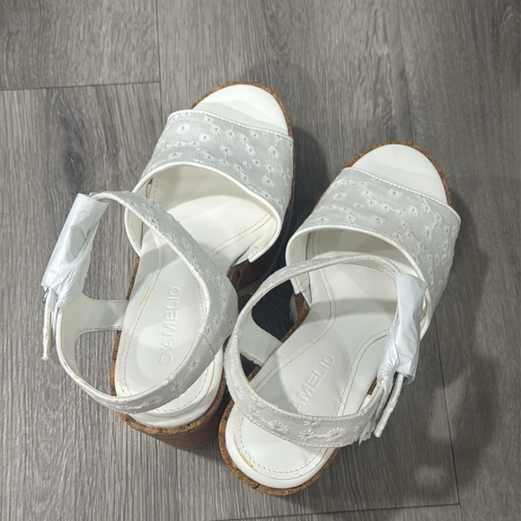 Jordina White Eyelet Embroidered Platform Ankle
Strap Sandals Lulu’s Size 8 - Picture 10 of 14